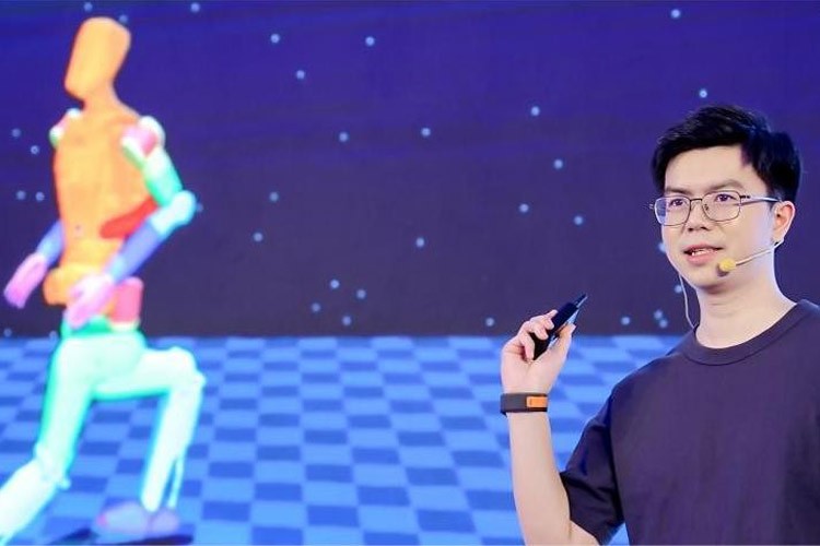 天才少年稚晖君今年会·jinnianhui机器人走路进场！AI模型做大脑，目标售价20万以内